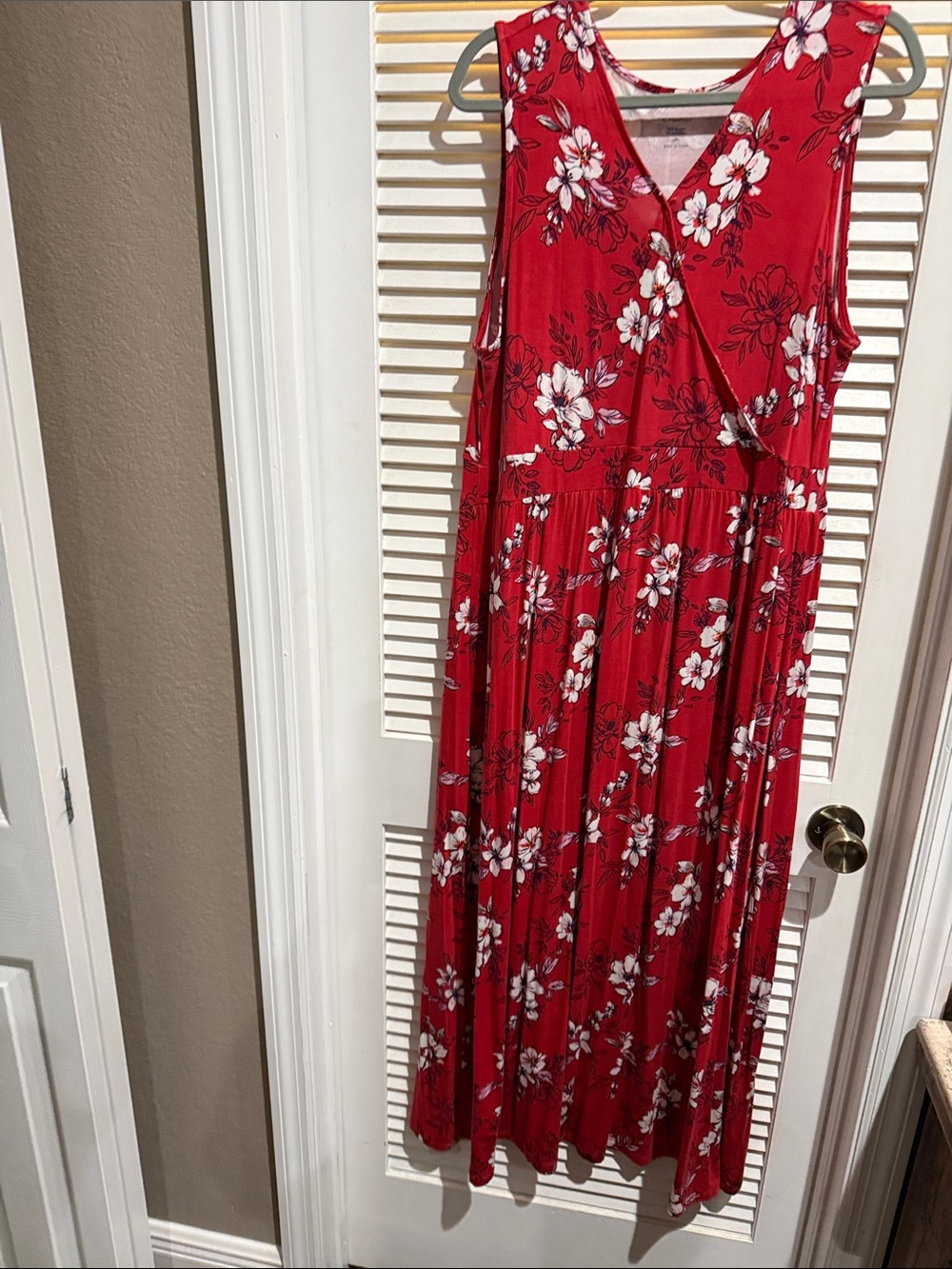41 Hawthorn Red Floral V-Neck Sleeveless Maxi Dress